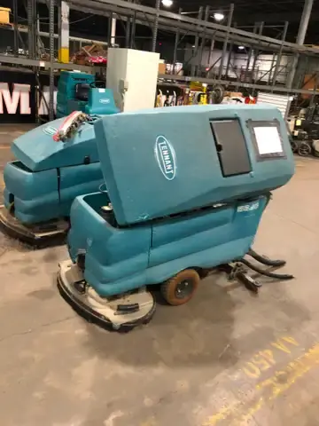 🧹 Dual Tennant 5680 Floor Scrubbers – Reliable & Ready! 🧹 