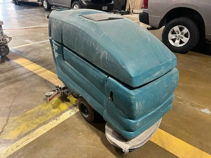 🚶‍♂️ Tennant 5700 Floor Scrubber
