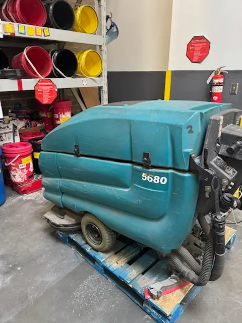 ⚙️ Tennant 5680 – Durable Walk-Behind Scrubber for Sale