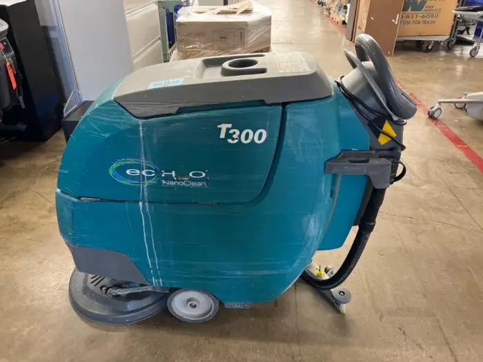 ♻️ Pre-Owned Tennant T300 Walk-Behind Scrubber